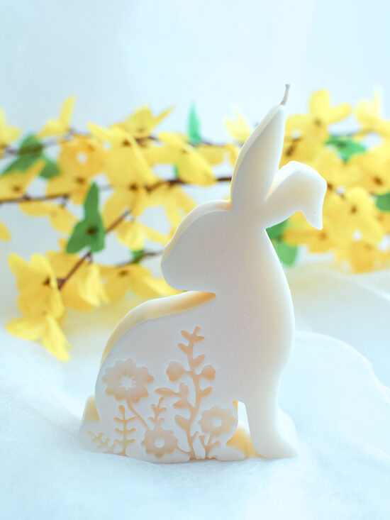 Sojų vaško žvakė „Pavasario zuikis“ – dekoratyvinė žvakė